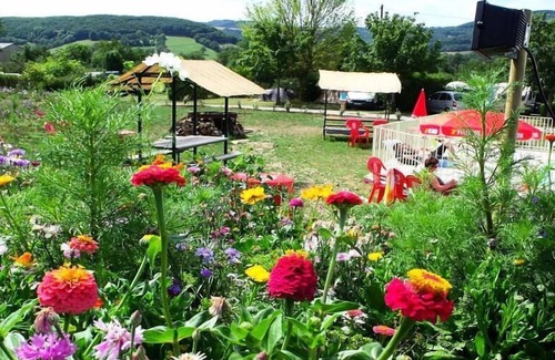 Recoules-Previnquieres House | Family-Friendly Bungalow at Camping Le Plô with Spa Access