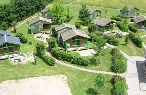 Recoules-Previnquieres House | Family-Friendly Bungalow at Camping Le Plô with Spa Access