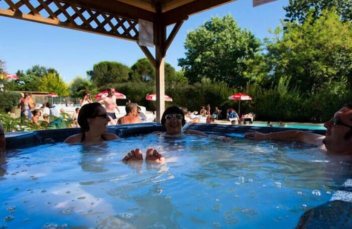 Estang Ski Chalet | Relaxing Getaway at Camping Les Lacs De Courtès – 3-Room Chalet
