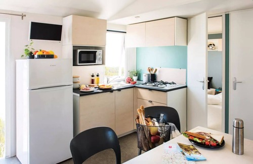 Pont-de-Poitte House | Family-Friendly Camping Les Pêcheurs with Spa & Breakfast