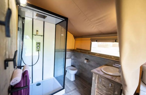 Target RV Rental | Camping maeva Escapades Domaine des Grandes Côtes * - 2-Room Safari Lodge Tent for 4 People (2 adults + 2 children under 12 years old)