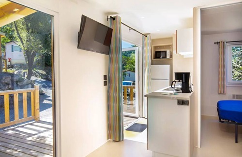 Greoux-les-Bains House | Comfortable Family Retreat at Camping Paradis La Pinède