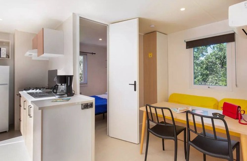 Greoux-les-Bains House | Comfortable Family Retreat at Camping Paradis La Pinède