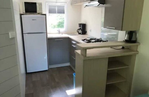 Vic-sur-Cere House | Camping - Piscine - ccbbdag