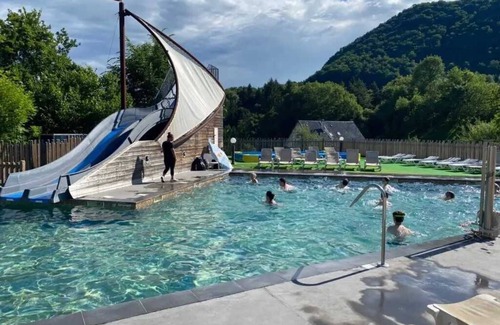 Vic-sur-Cere House | Camping - Piscine - ccbbdag