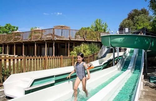 Sainte-Nathalene House | Comfort at Camping Romanée Les Grottes de Roffy