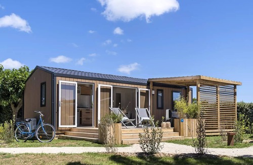 Landevieille House | Oceanfront Camping Romanée L'Evasion - Premium 4-Room Escape