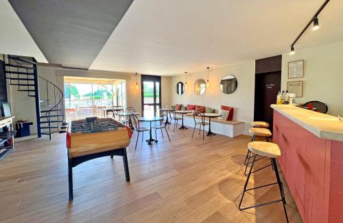 Rouffignac-Saint-Cernin-de-Reilhac Resort | Pet-Friendly Camping Rouffignac-St-Cernin with Pool & Hot Tub