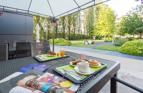 Turro House | Discover Camplus Turro: Pool, Breakfast & Family-Friendly
