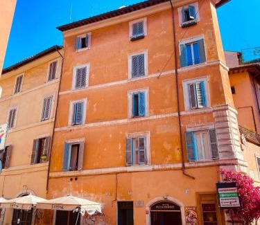 Rione VI Parione Apartment | Elegant Campo de' Fiori Eleonorhouse with Family & Pet Options