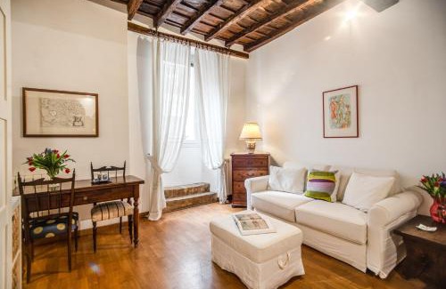 Rione VI Parione Apartment | Elegant Campo de' Fiori Eleonorhouse with Family & Pet Options