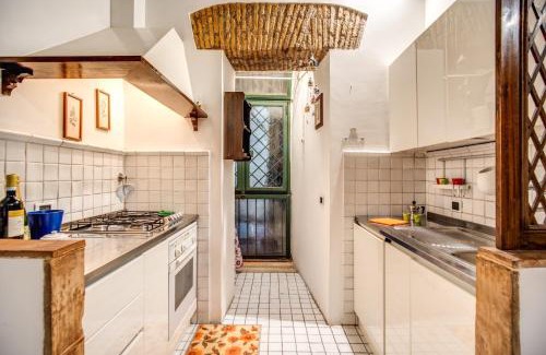 Rione VI Parione Apartment | Elegant Campo de' Fiori Eleonorhouse with Family & Pet Options