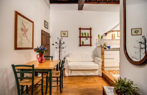 Rione VI Parione Apartment | Elegant Campo de' Fiori Eleonorhouse with Family & Pet Options