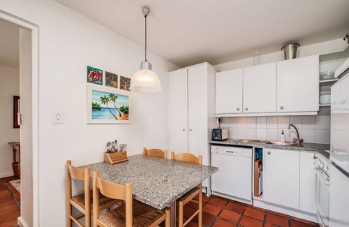 Camps Bay Apartment | Exquisite Camps Bay Apartment with Private Pool & Ocean Views