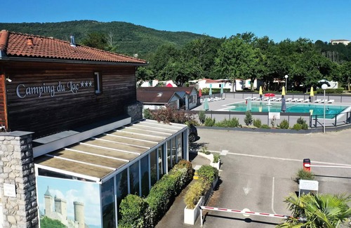 Foix House | Cozy Camping du Lac****: Family-Friendly Cottage Retreat