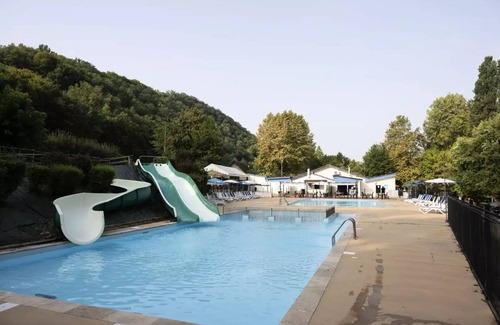 Badefols-sur-Dordogne House | Relaxing Mobile Home at Camping Les Bö-Bains with River View