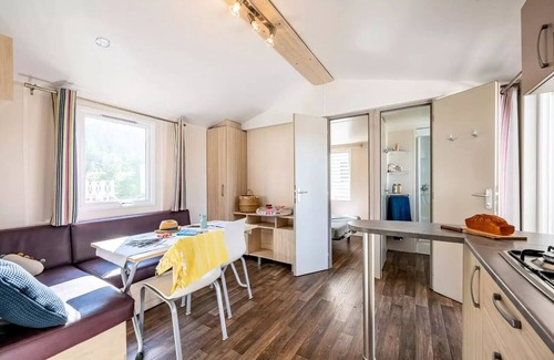 Badefols-sur-Dordogne House | Relaxing Retreat at Camping Les Bö-Bains - Mobile Home by River