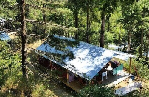 Neuveglise-sur-Truyere House | Discover Comfort at Campsite Flower le Belvedere Tents
