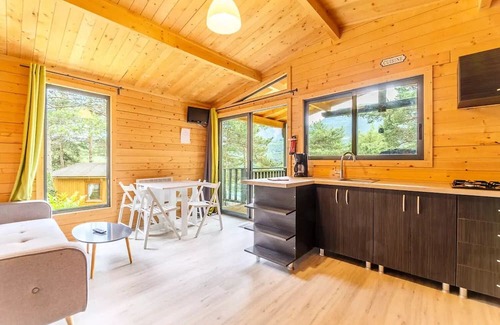 La Salle-en-Beaumont House | Cozy Lodge Tent at Campsite Le Champ Long - Ideal for Families