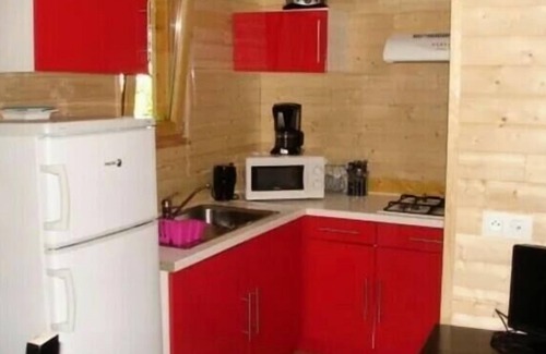 Peyrignac House | Cozy Chalet Soleil Couchant at Campsite La Garenne***