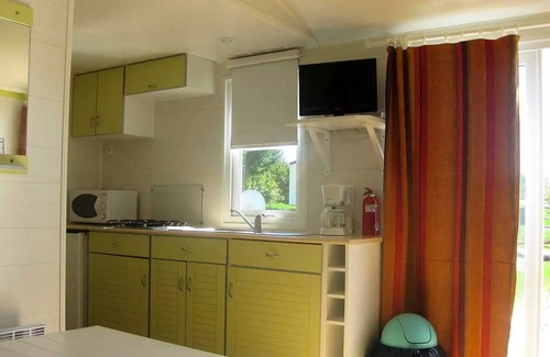 Le Fouilloux Ski Chalet | Guest Rated 10/10: Air-Conditioned Chalet at Camping la Motte