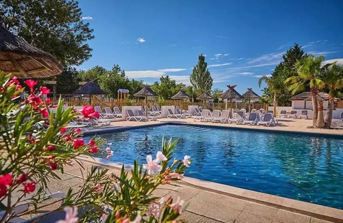 Albaron House | Relax at Campsite Le Crin Blanc - Air-Conditioned Mobile Home