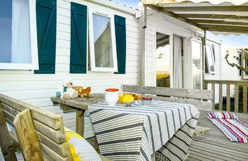 Albaron House | Explore Family-Friendly Stays at Campsite Le Crin Blanc