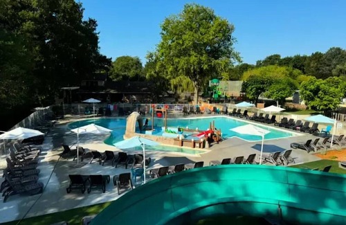 Grayan-Et-L'Hopital House | Discover Oceanfront Comfort at Campsite Les Franquettes