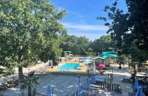 Grayan-Et-L'Hopital House | Discover Oceanfront Comfort at Campsite Les Franquettes