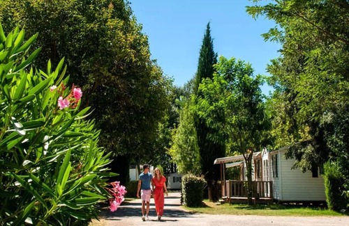 La Roque-d'Antheron House | Family-Friendly Retreat at Camping Le Domaine des Iscles