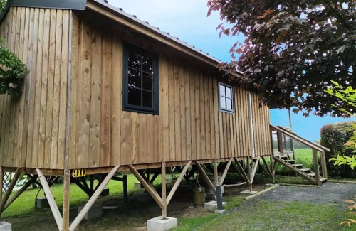 Saint-Laurent-sur-Sevre House | Relax at Camping Le Rouge Gorge: Premium Cabane Lodge Stay