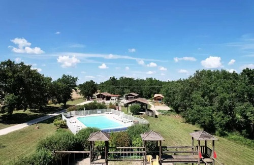 Razac-d'Eymet Ski Chalet | Cozy Les Chalets de Dordogne: Family-Friendly Getaway