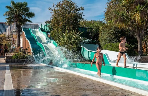 La Foret-Fouesnant House | Discover Keranterec Campsite: Cozy 3-Room Cottage for Four
