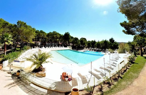 Castelnau-de-Guers House | Comfortable La Pinède Campsite - Family-Friendly Mobil Home