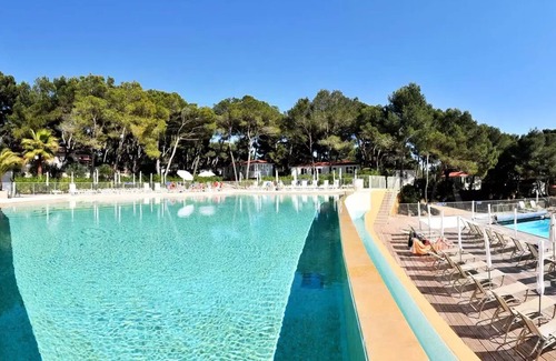 Castelnau-de-Guers House | Comfortable La Pinède Campsite - Family-Friendly Mobil Home