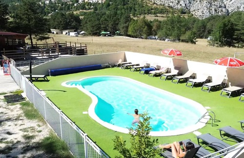 Saint-Auban House | Comfortable Mobile Home for 6/8 at Campsite Tikayan
