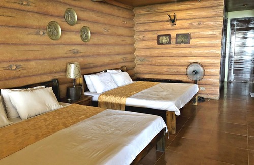 Talisay Hotel | Relax at Campuestohan Highland Resort with Pool & Dining
