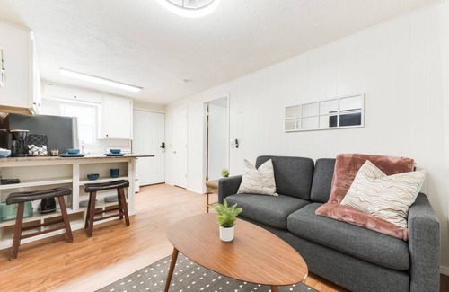 Norman House | Discover Campus Corner Cabana: Pet-Friendly Oasis