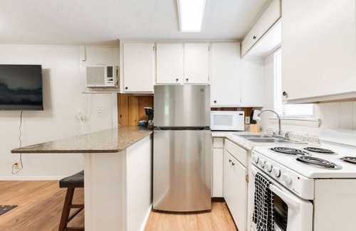 Norman House | Discover Campus Corner Cabana: Pet-Friendly Oasis