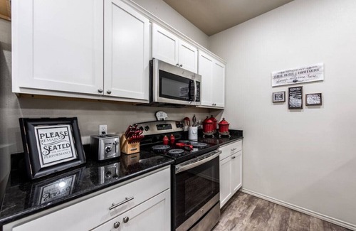 North Overton House | Exceptional Campus Cove - 3BR/3BA Near Tech with Breakfast