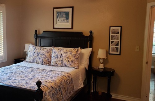 Norman House | Campus home Picasso's Pad
