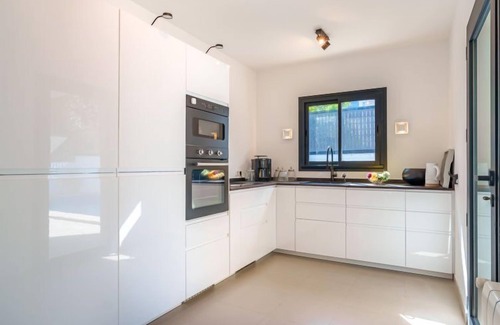 Urbanizacion Mont Ferrutx House | Unforgettable Stay at Can Aruna with Stunning Ocean Views