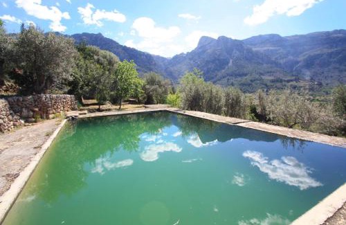 Biniaraix House | Discover Can Bac: Family-Friendly 4-Star Retreat with High Ratings