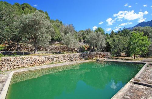 Biniaraix House | Discover Can Bac: Family-Friendly 4-Star Retreat with High Ratings