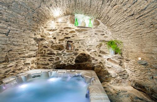 La Vall de Santa Creu Villa | Discover Oceanfront Bliss at Can Baldiret - 4 Star Escape