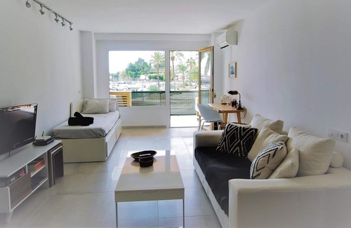 El Terreno Apartment | Can Barbará. Private terrace overlooking to the harbour.