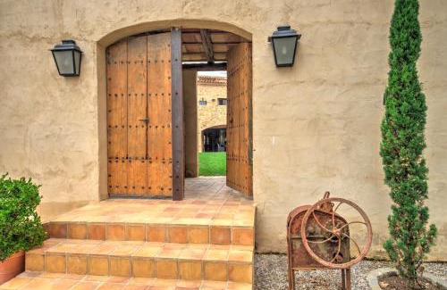 Pals House | Relax at Can Caranta: Pet-Friendly Oceanfront Retreat