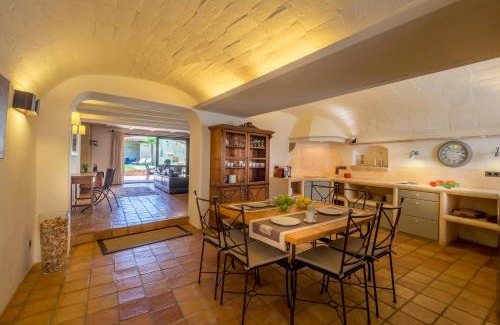 Pals House | Relax at Can Caranta: Pet-Friendly Oceanfront Retreat
