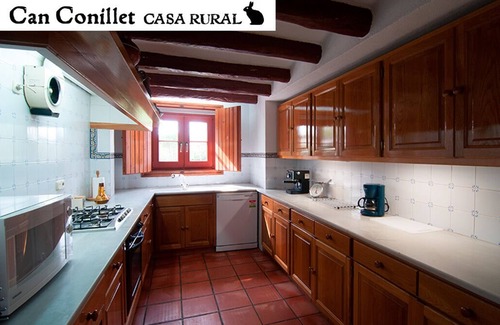 La Llacuna Cottage | Discover Can Conillet House: Pet-Friendly Retreat with Pool