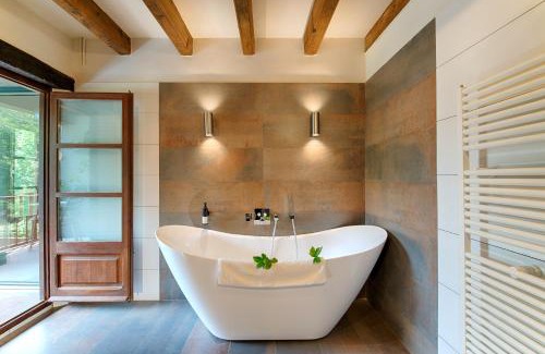 Sales de Llierca Apartment | Oceanfront Retreat at Can Cruanyes - 4-Star Getaway Awaits
